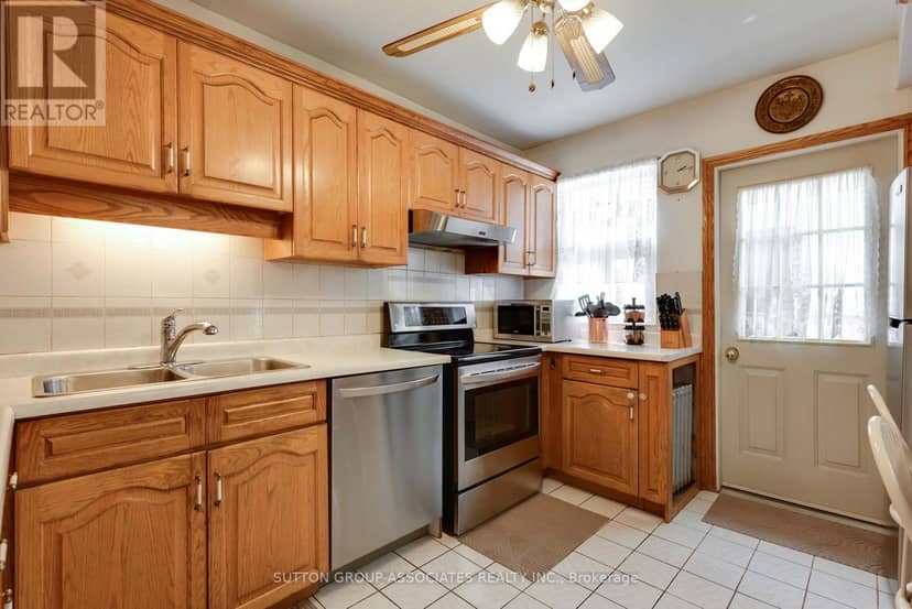 368 Glenholme Avenue — photo 8 of 17