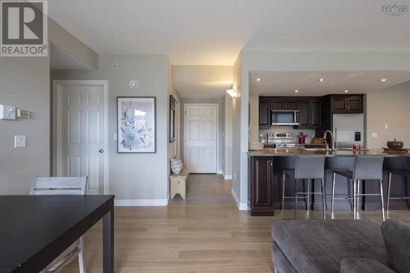 802 89 Waterfront Drive — photo 4 of 38