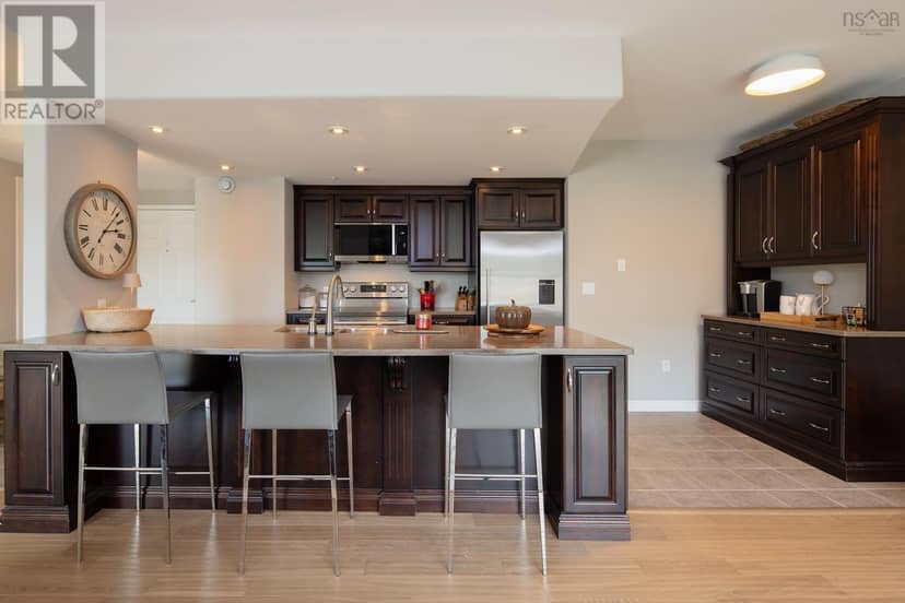 802 89 Waterfront Drive — photo 7 of 38