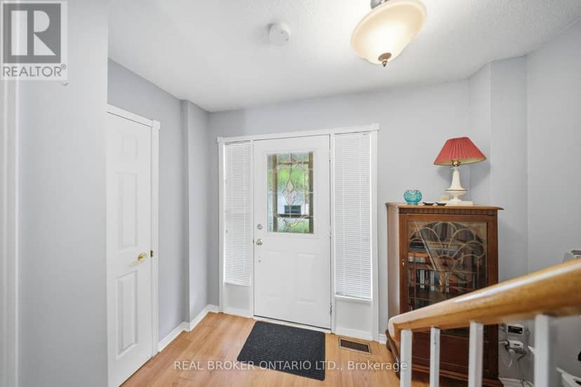 21 Adams Court, Uxbridge, photo 5