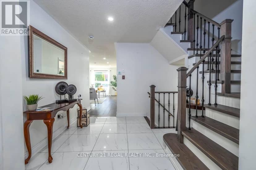 43 Waterton Crescent, Richmond Hill, photo 7