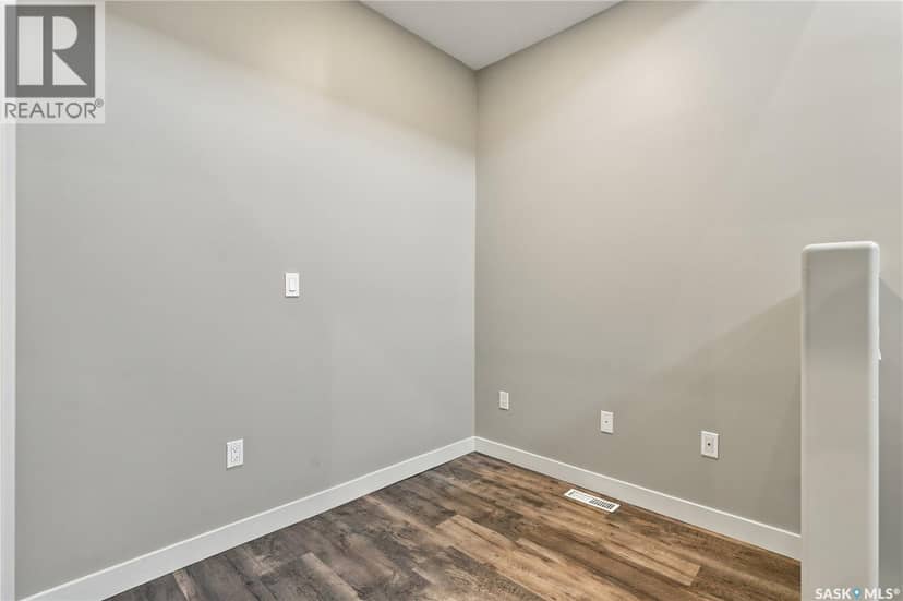 8 103 Willis CRESCENT — photo 26 of 40