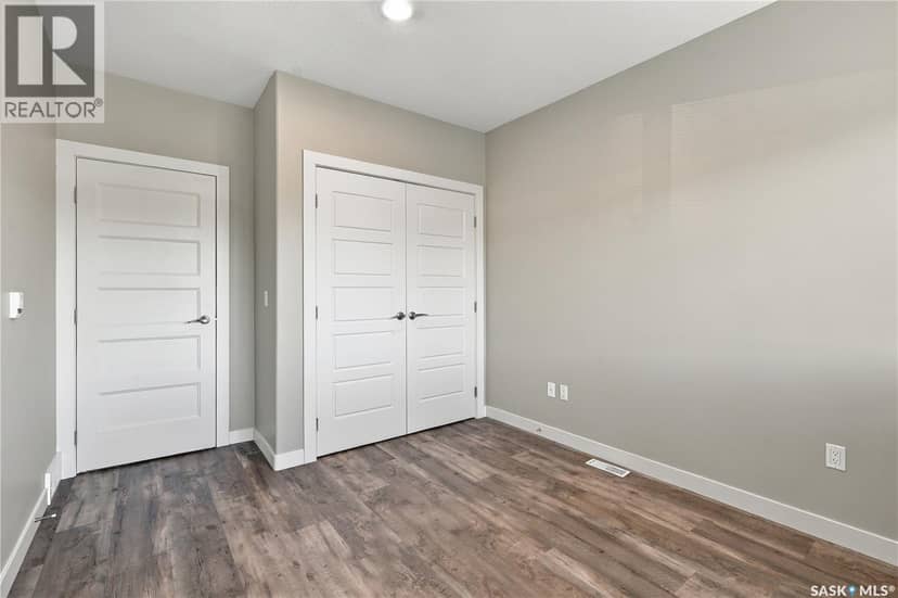 8 103 Willis CRESCENT — photo 31 of 40
