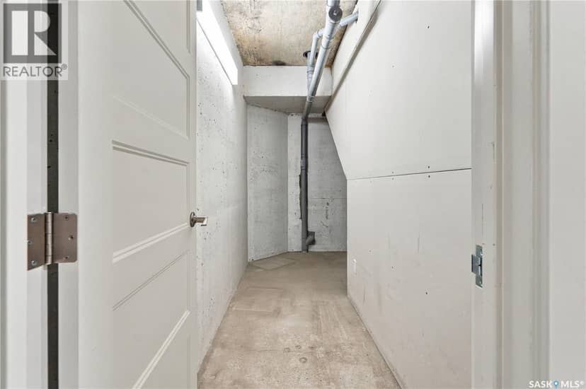 8 103 Willis CRESCENT — photo 38 of 40