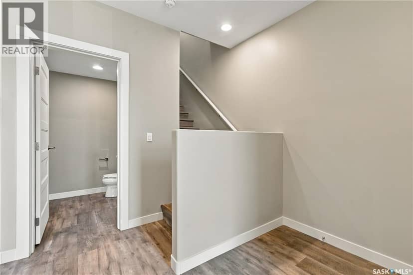 8 103 Willis CRESCENT — photo 5 of 40