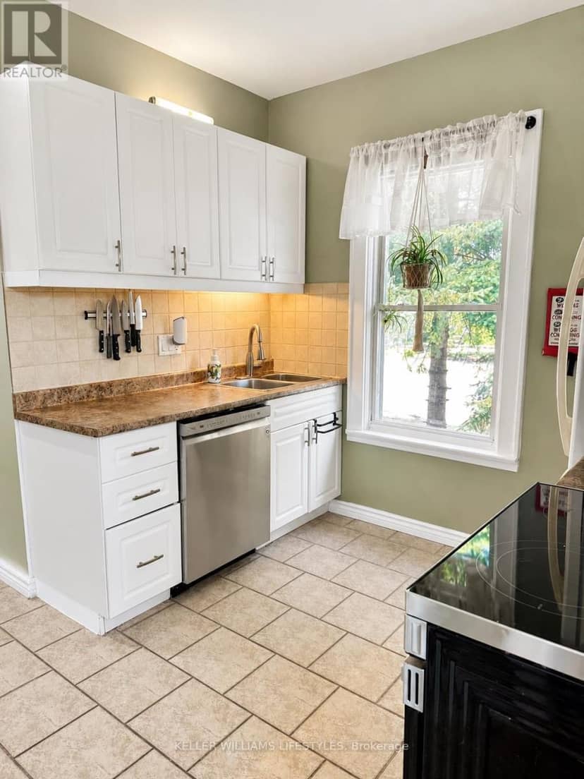 93 Homan Street — photo 7 of 26