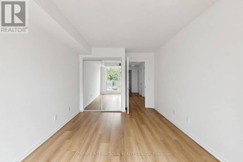 303 - 18 Hollywood Avenue — photo 17 of 40