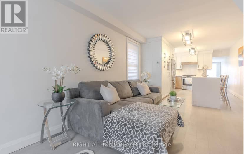 15 Hamstead Avenue, Toronto, photo 3