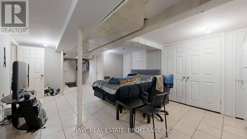 9747 Bathurst Street — photo 33 of 40