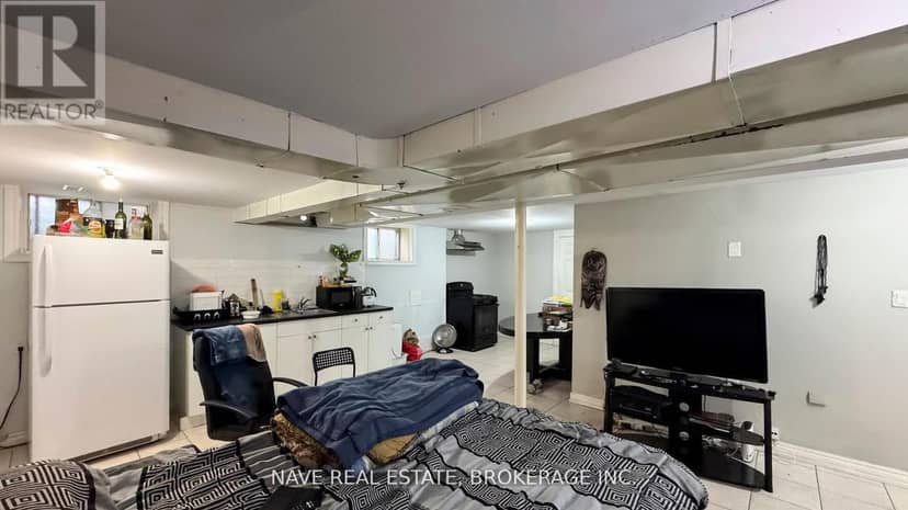 9747 Bathurst Street — photo 34 of 40