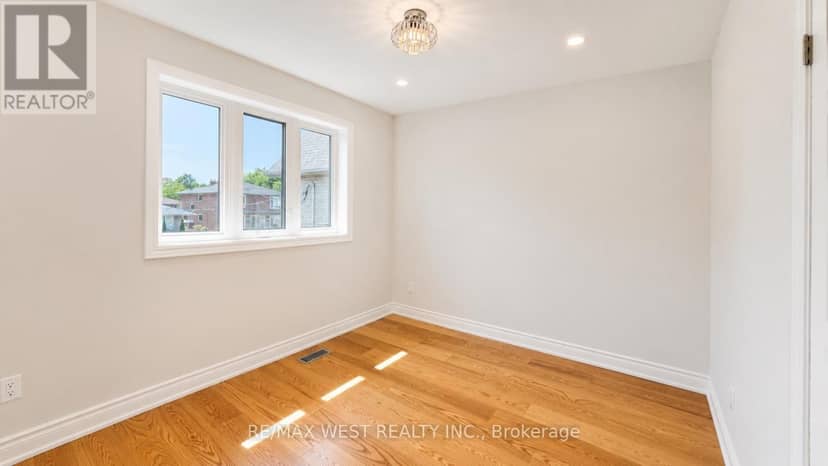 65 Foch Avenue — photo 14 of 28