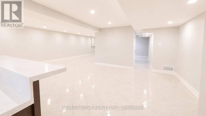 65 Foch Avenue — photo 19 of 28
