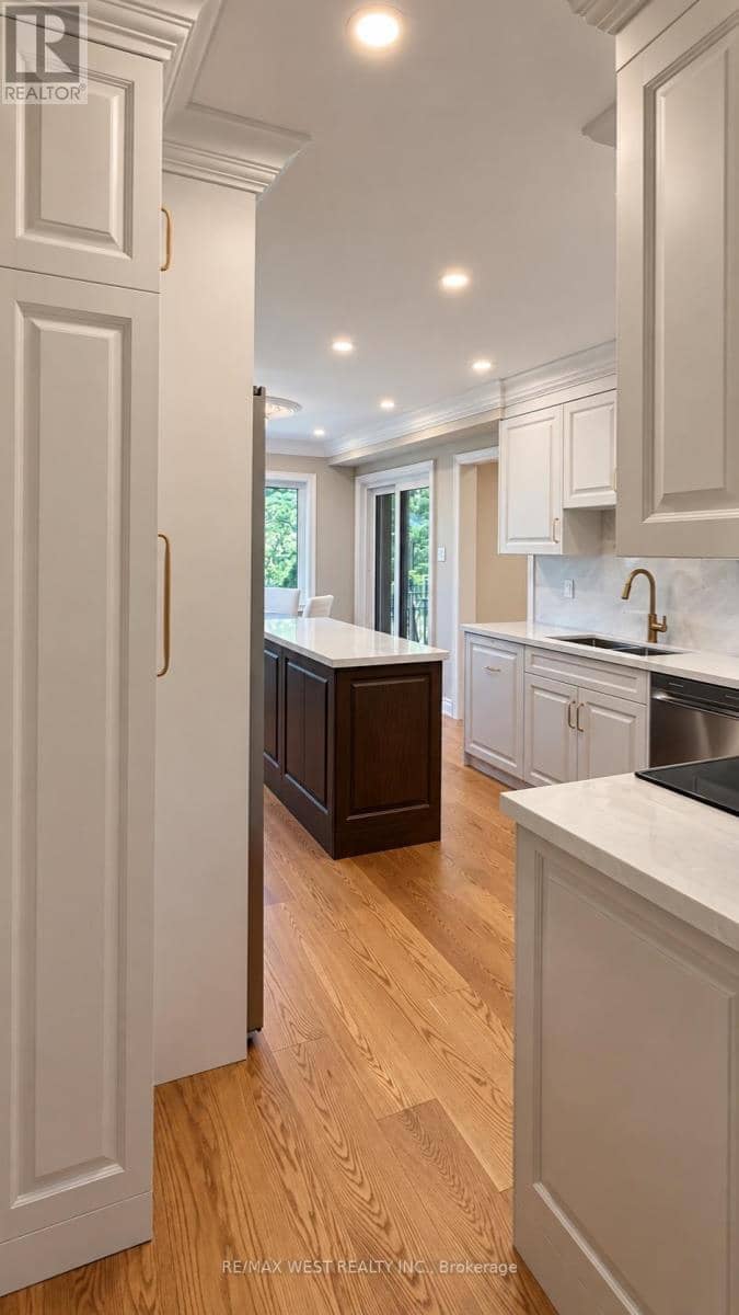 65 Foch Avenue — photo 24 of 28