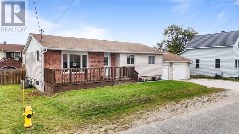 428 Wood Street, Espanola, photo 2