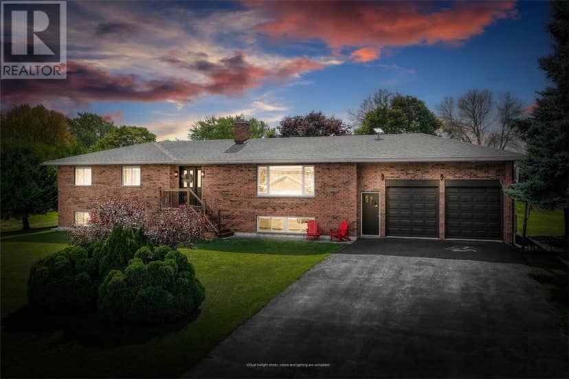 79 Meredith Street W, Little Current, photo 2