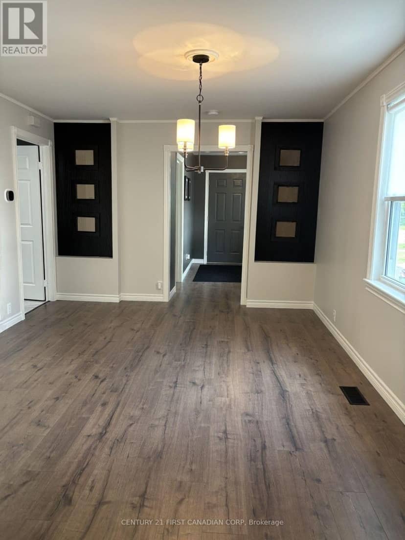 4073 Catherine Street — photo 11 of 35