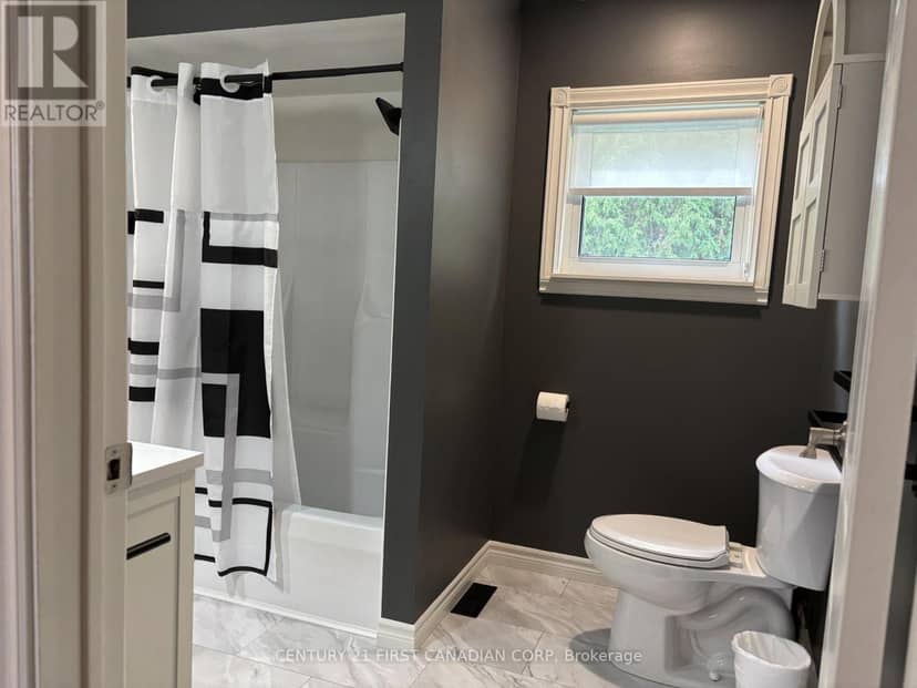 4073 Catherine Street — photo 15 of 35