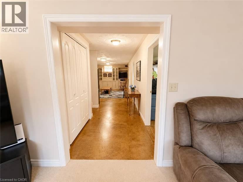 36 OAKHILL Drive — photo 33 of 40