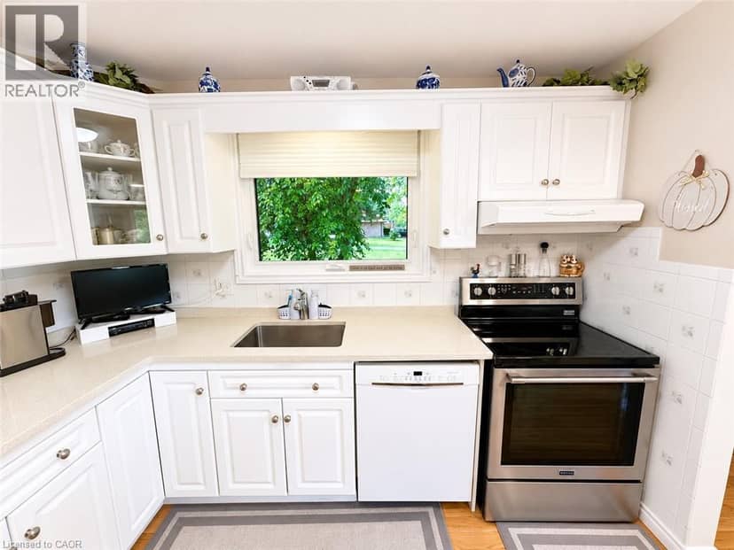 36 OAKHILL Drive — photo 10 of 40