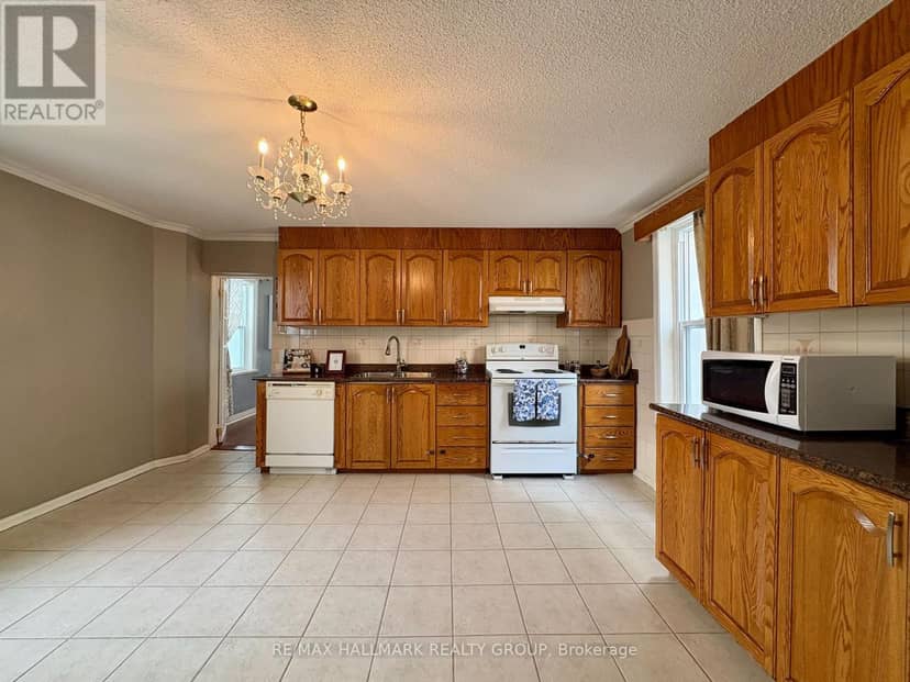 53 Louisa Street — photo 11 of 33