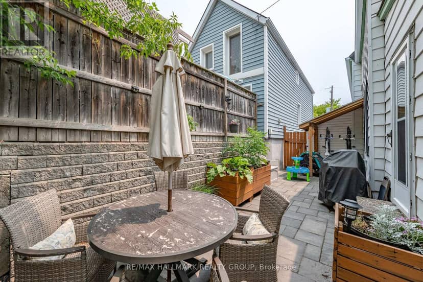 53 Louisa Street — photo 31 of 33