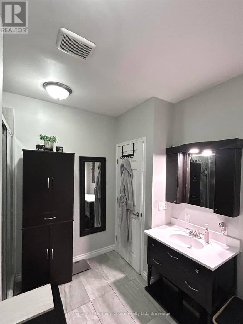 554 Elm Avenue — photo 11 of 24