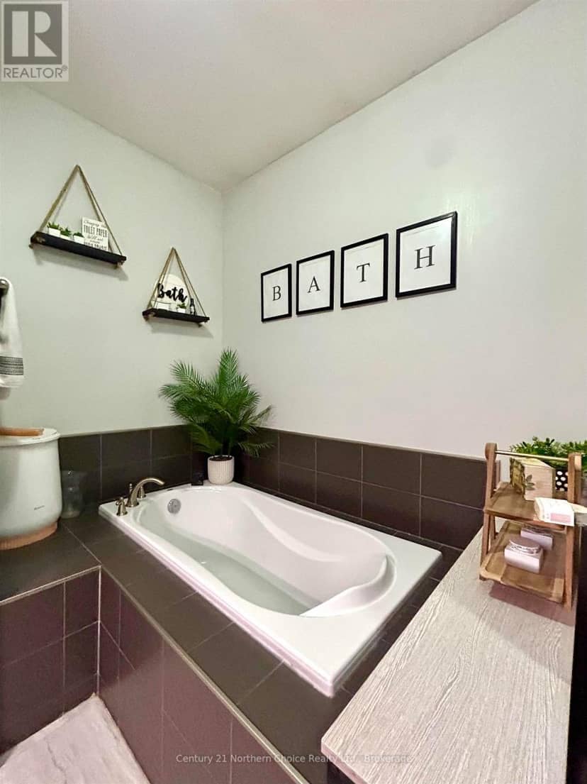 554 Elm Avenue — photo 12 of 24