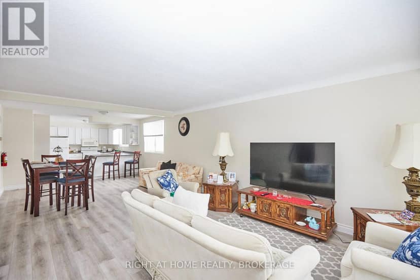 20 Augusta Avenue — photo 14 of 31