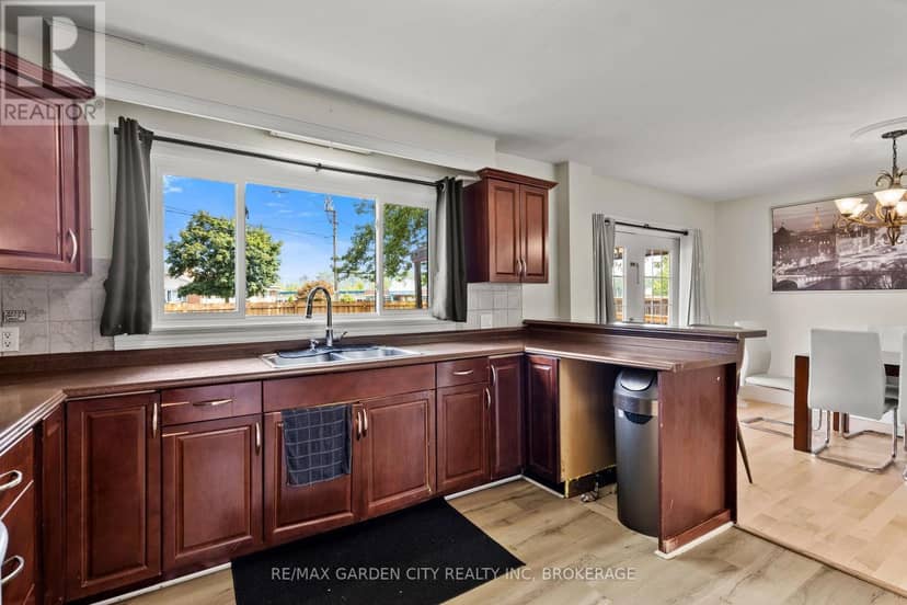 151 St George Street — photo 8 of 33