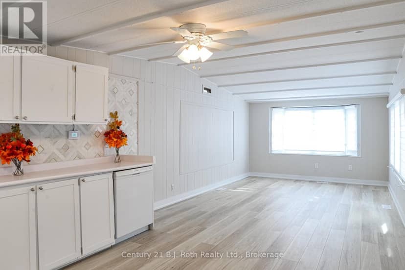 33 - 580 West Street S — photo 6 of 22