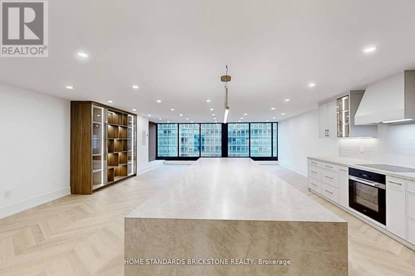 1009 - 110 Bloor Street W — photo 11 of 40