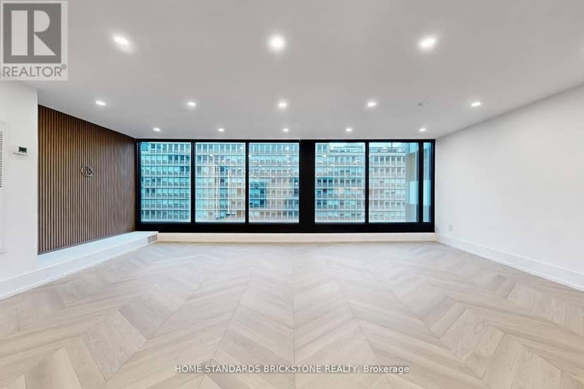 1009 - 110 Bloor Street W — photo 3 of 40