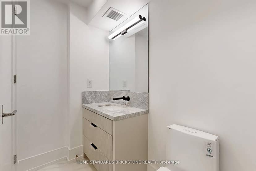 1009 - 110 Bloor Street W — photo 30 of 40