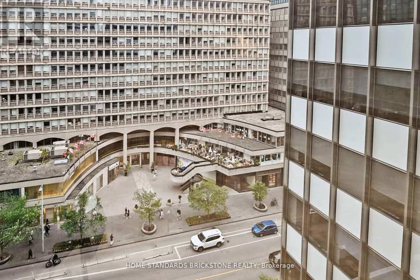 1009 - 110 Bloor Street W — photo 36 of 40
