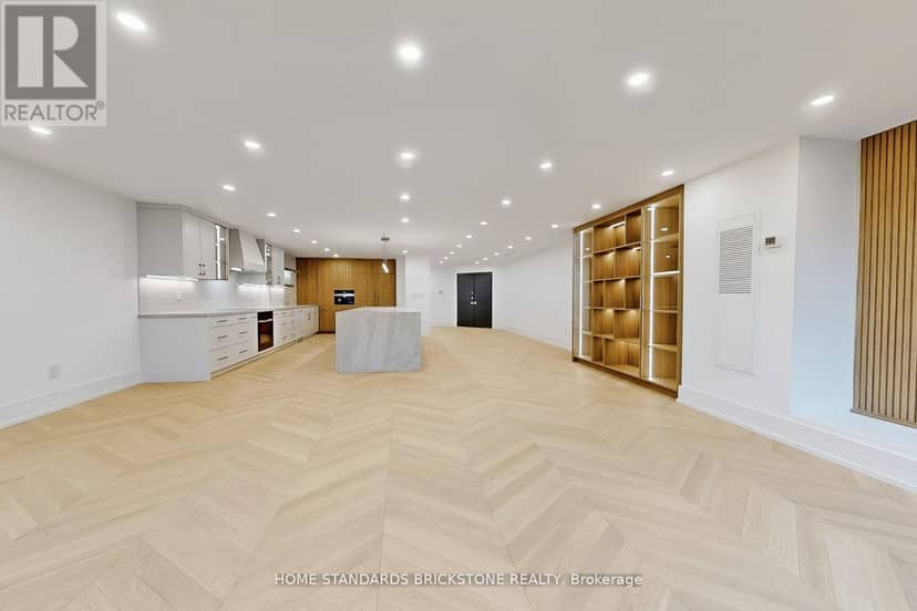 1009 - 110 Bloor Street W — photo 6 of 40