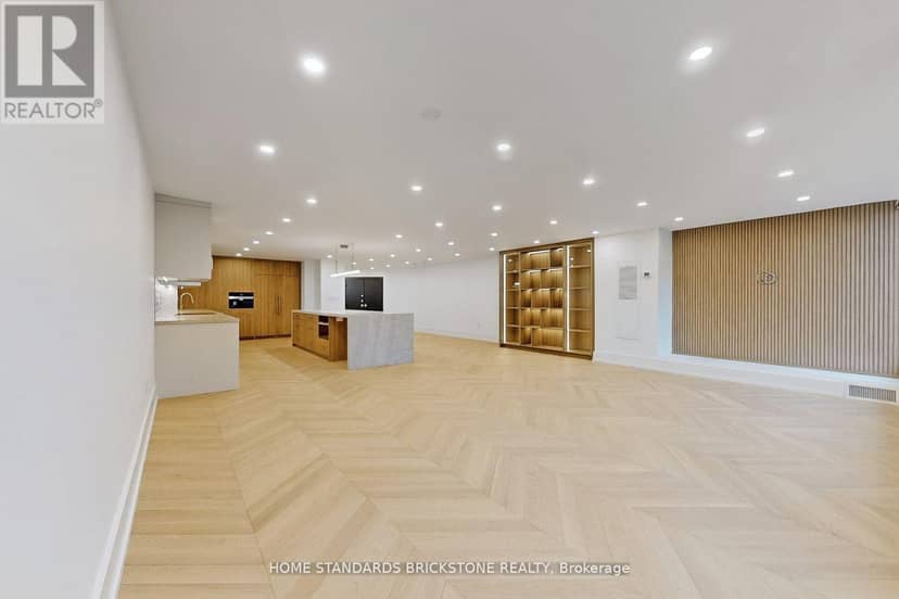 1009 - 110 Bloor Street W — photo 7 of 40