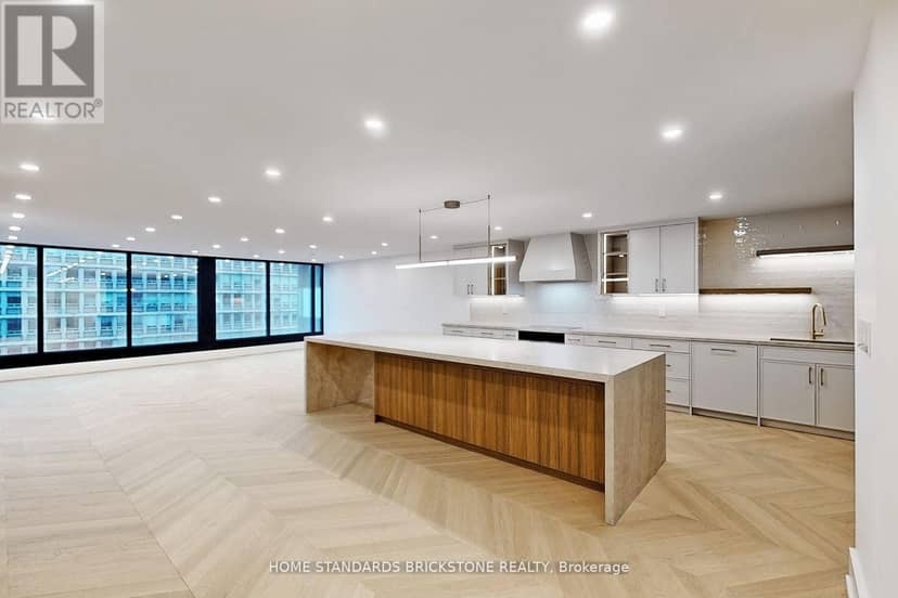 1009 - 110 Bloor Street W — photo 8 of 40