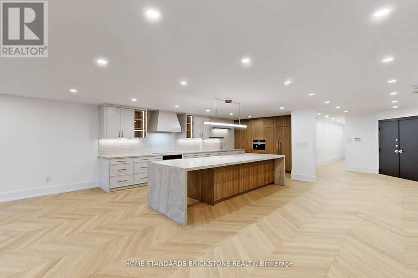 1009 - 110 Bloor Street W — photo 9 of 40