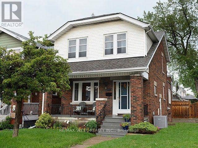 811 Coxwell Avenue — photo 1 of 17