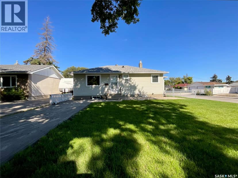 1240 10th AVENUE E, Regina, photo 2