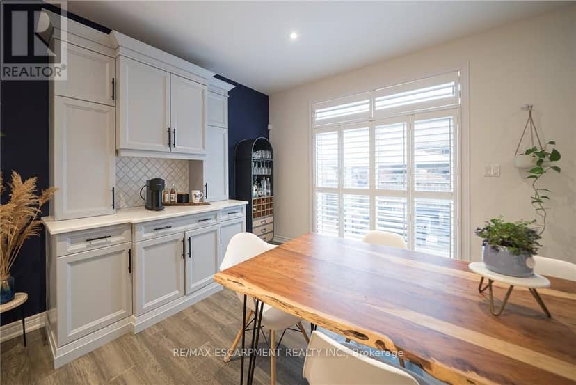 73 Eleanor Avenue — photo 11 of 36