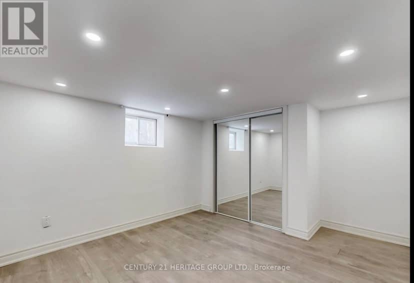 20015 Bathurst Street — photo 19 of 23