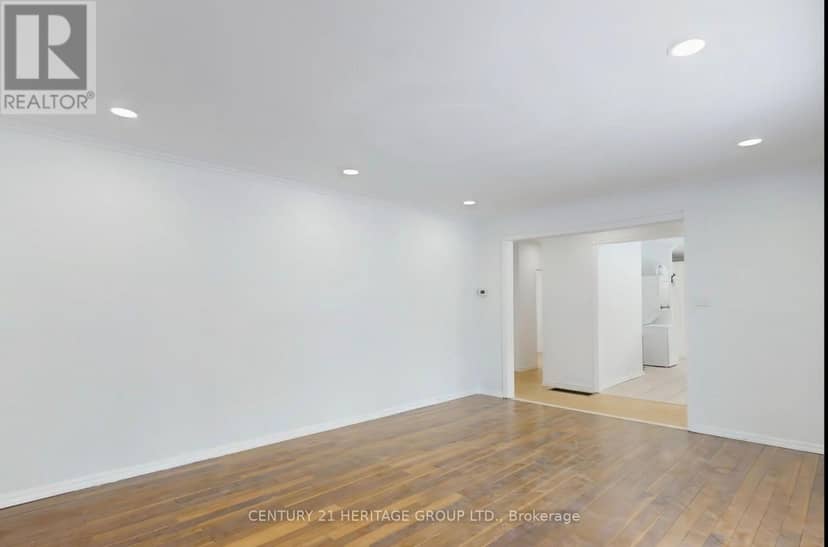 20015 Bathurst Street — photo 3 of 23