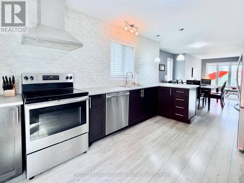 30 Osprey Crescent — photo 12 of 39