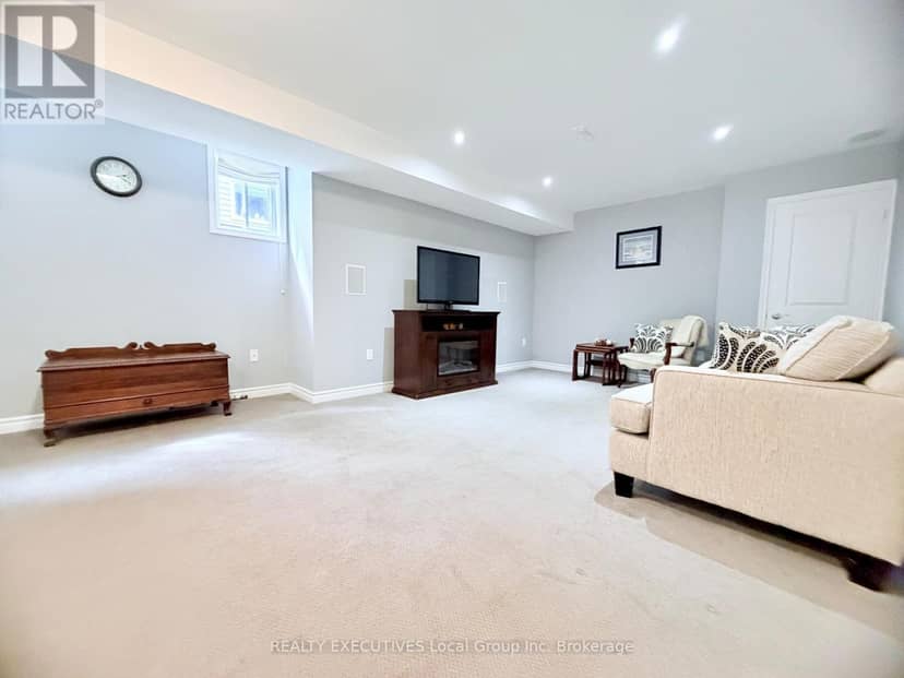 30 Osprey Crescent — photo 26 of 39