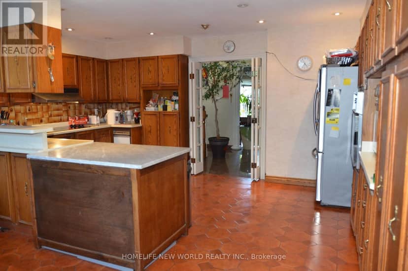 15 Brantley Crescent — photo 8 of 30