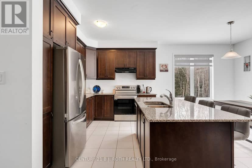 22 Dyer Crescent — photo 11 of 31