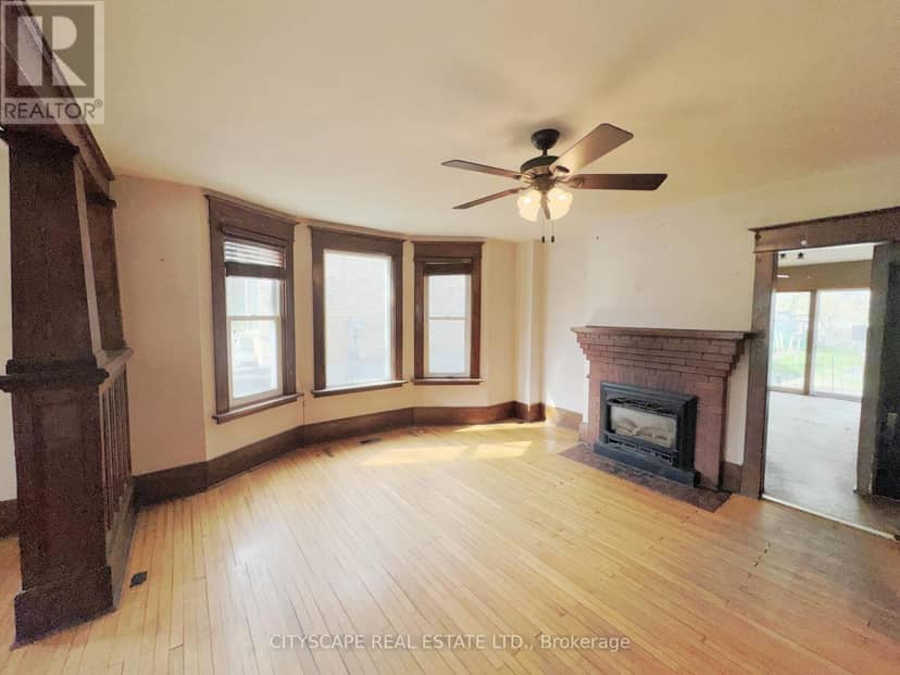 15 Humberstone Avenue — photo 10 of 40