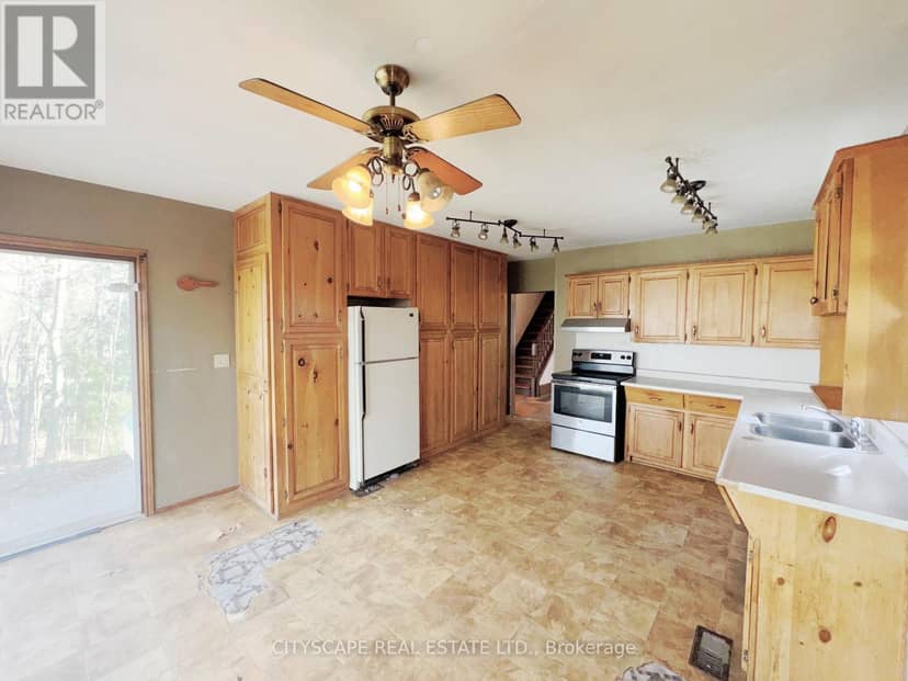 15 Humberstone Avenue — photo 12 of 40