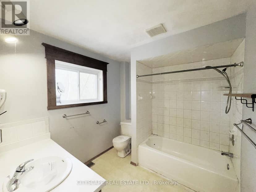 15 Humberstone Avenue — photo 18 of 40